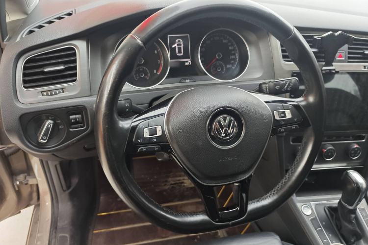 Used Volkswagen Golf 2014 1.4TSI Automatic Luxury Model
