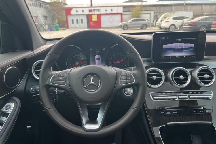 Used Mercedes-Benz GLC 2019 Facelift GLC 260 L 4MATIC Luxury Model
