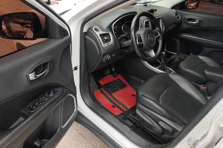 Used  Compass 2017 200T Automatic Family Edition
