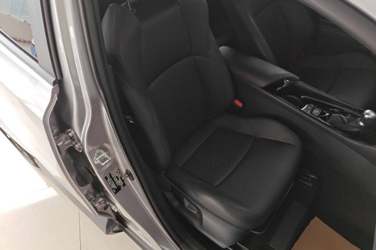 Used Toyota IZOA 2018 2.0L Yichi Version China VI Standard
