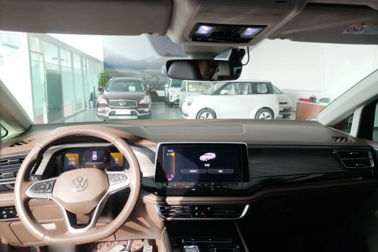 Used Volkswagen Viloran 2023 330TSI Luxury Edition
