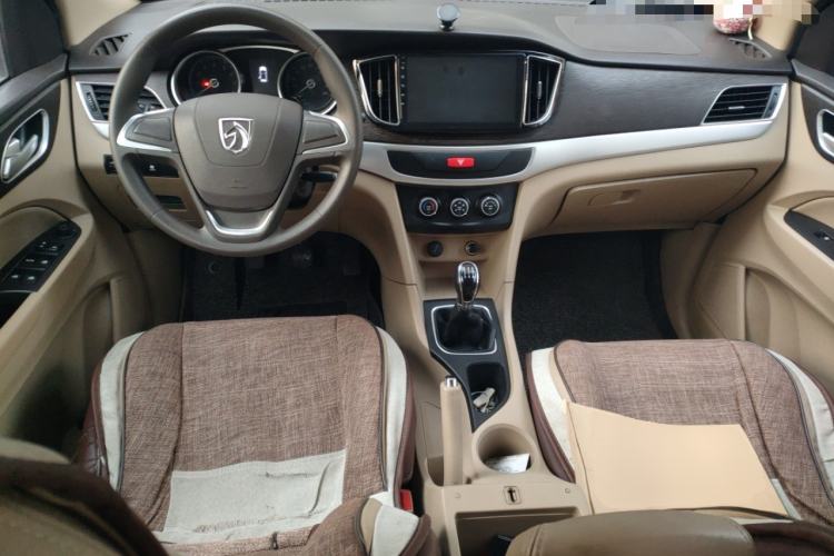 Used Baojun 730 2016 Revised 1.5L Manual Standard Version 7 Seats China V Emission Standard