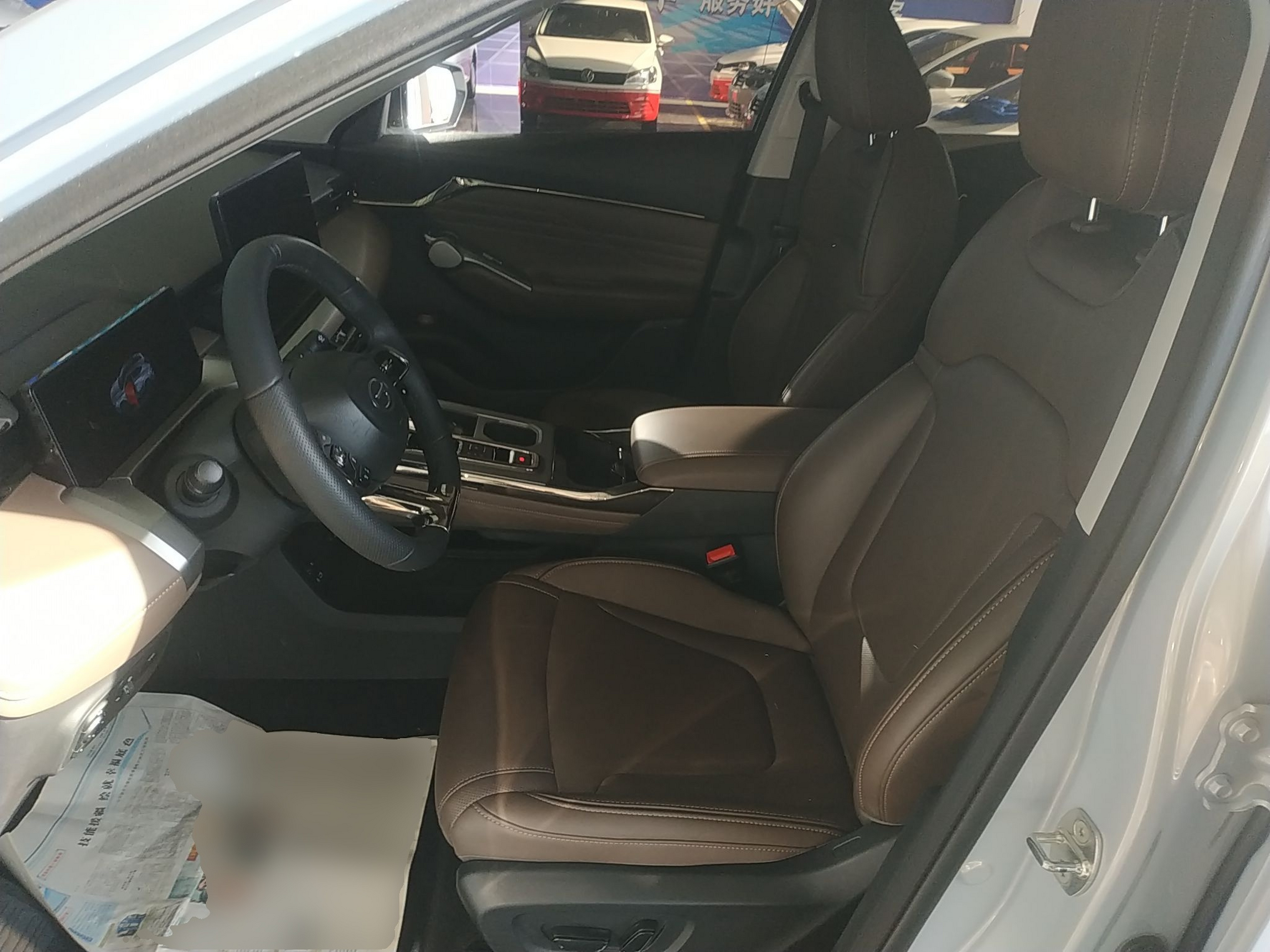 المقاعد الأمامية داخل السيارة