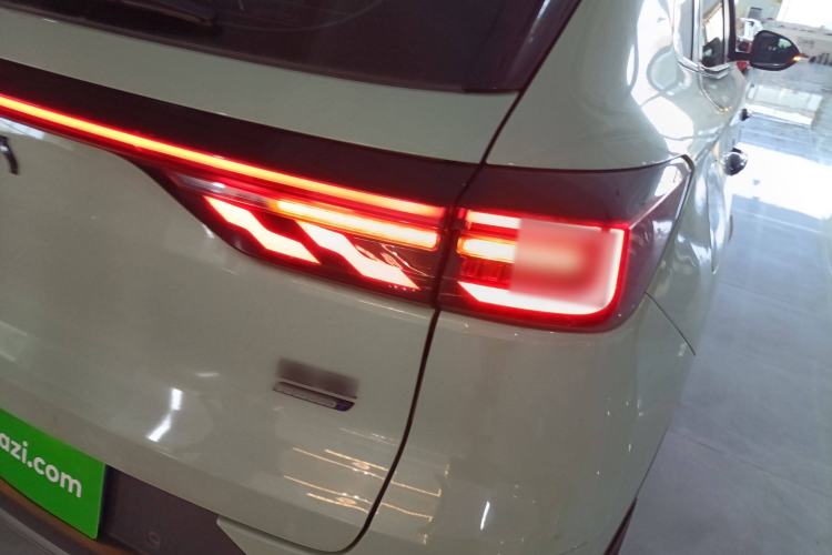 Used Dongfeng Aeolus Huge 2022 Mach Dual-Motor 1.5T MHD Dare-to-Dream Edition
