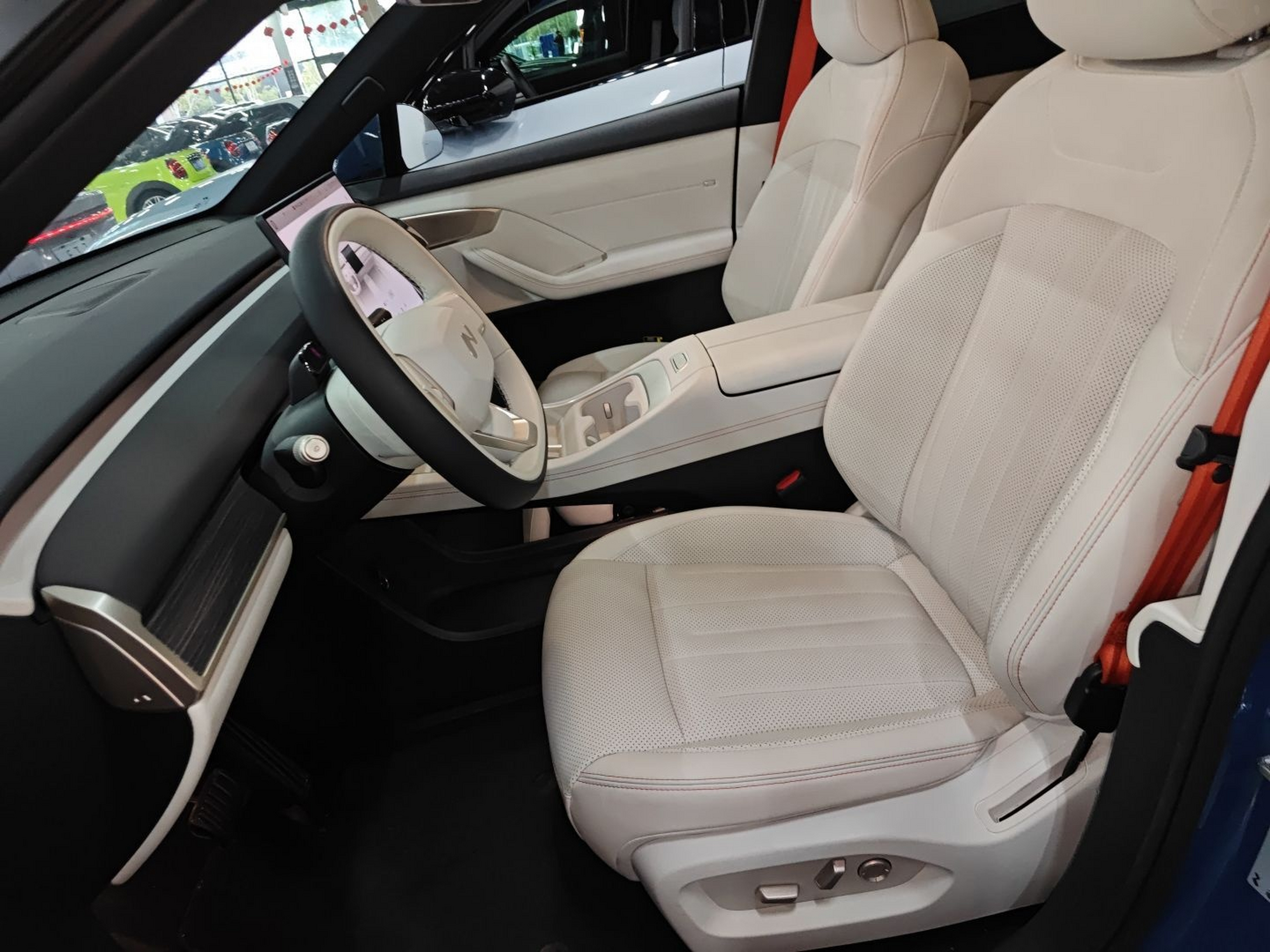 Переднее сиденье в автомобиле