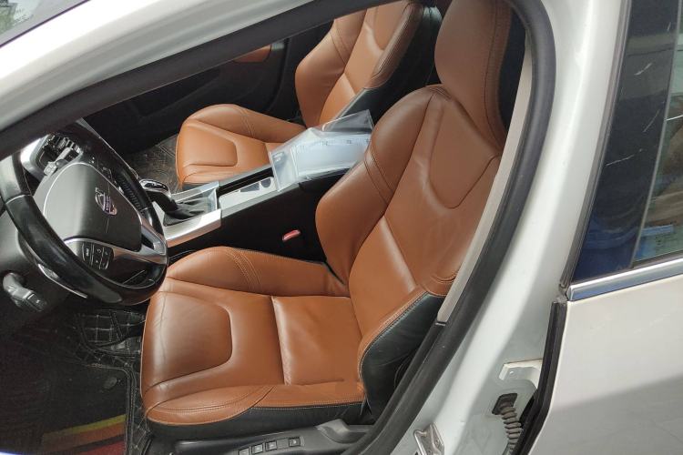 Used Volvo V60 2015 T5 Zhiya Edition
