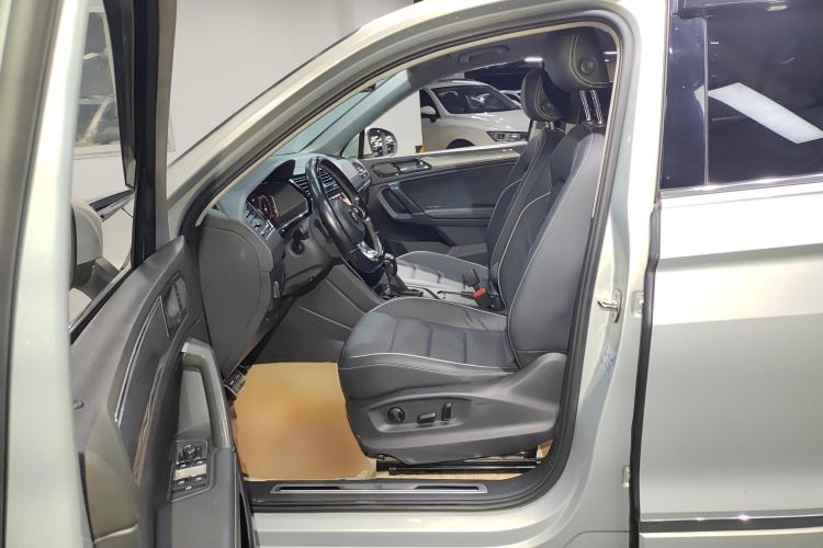 Used Volkswagen Tiguan L 2021 330TSI Automatic Two-Wheel Drive R-Line Flagship Edition
