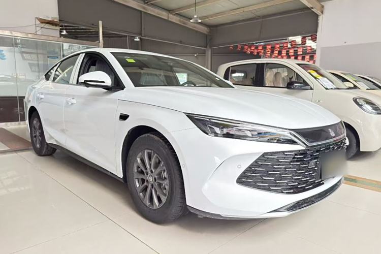 Used BYD Qin L 2025 DM-i Smart Drive 80KM Leading Model
