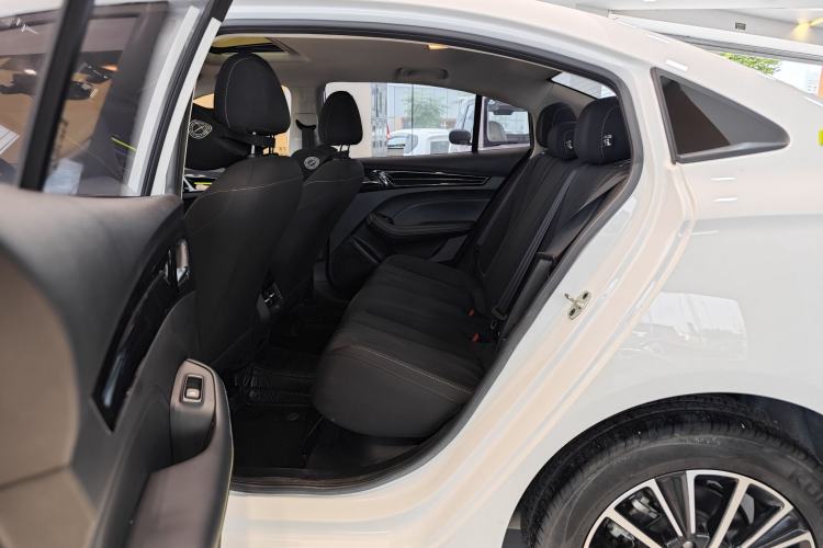 Used Roewe i5 2021 1.5L CVT Platinum Edition
