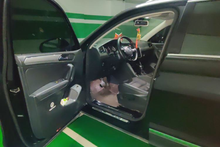 Used Volkswagen Tiguan L 2019 330TSI Automatic Two-Wheel Drive Panoramic Comfort Edition China VI Standard
