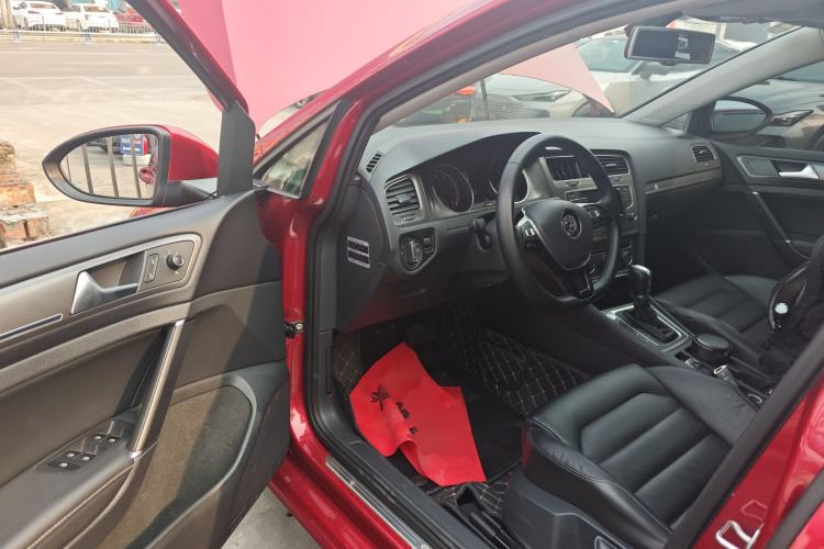 Used Volkswagen Golf 2016 230TSI Automatic Luxury Version
