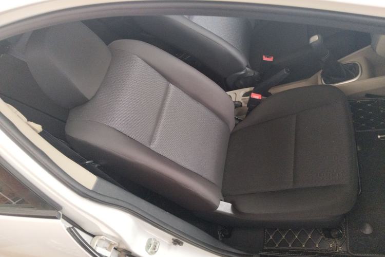 Used Venucia R50 2016 1.6L Manual Elite Edition
