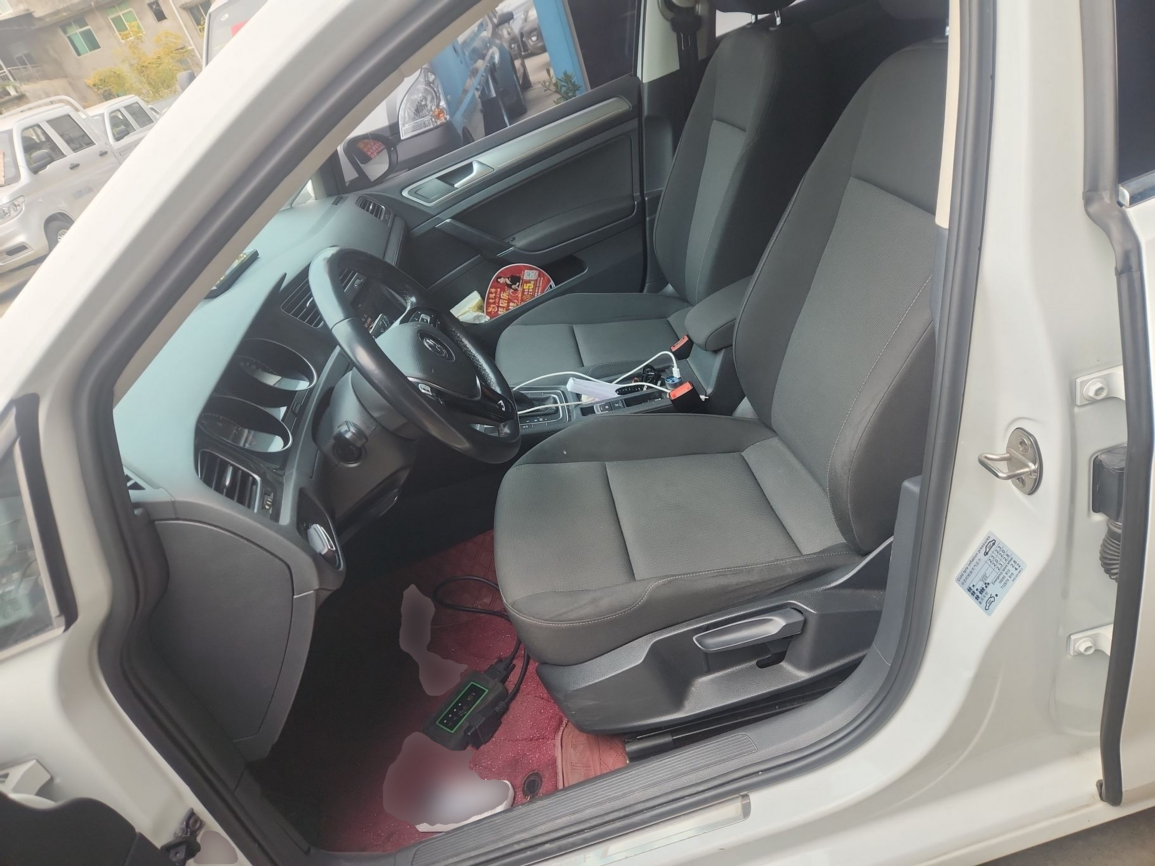 Переднее сиденье в автомобиле