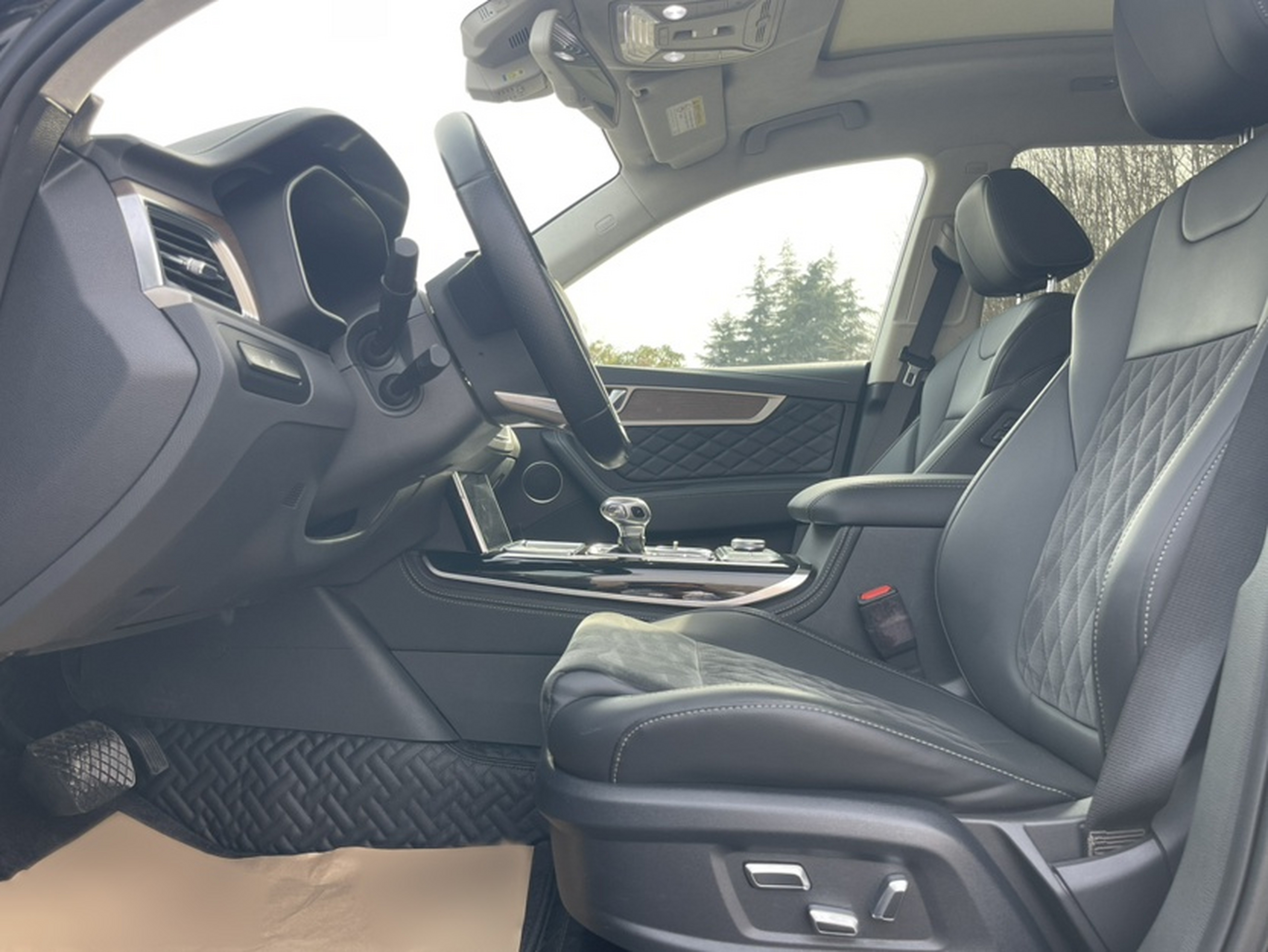 المقاعد الأمامية داخل السيارة