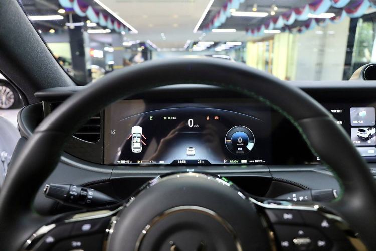 Used VOYAH FREE 2025 318 259 km All-Wheel-Drive Exploration Edition
