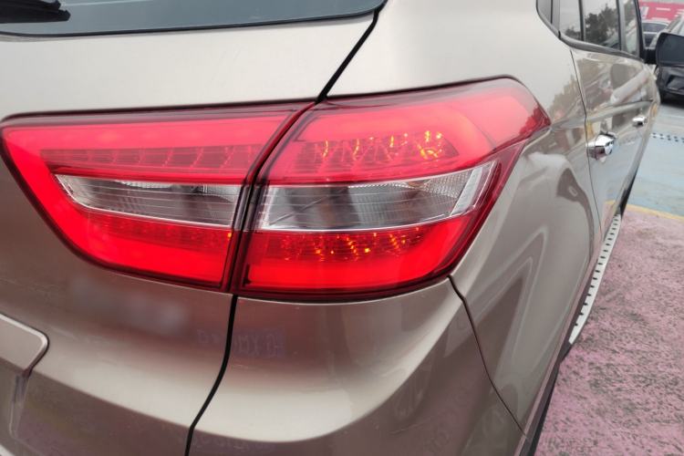 Used Hyundai ix25 2015 1.6L Automatic Two-Wheel-Drive Deluxe DLX Model
