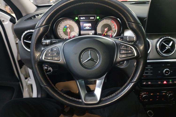 Used Mercedes-Benz GLA 2017 GLA 220 4MATIC Fashion Model
