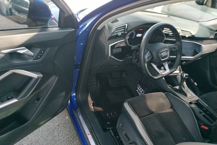 Used Audi Q3 2019 35 TFSI Fashion Dynamic Model
