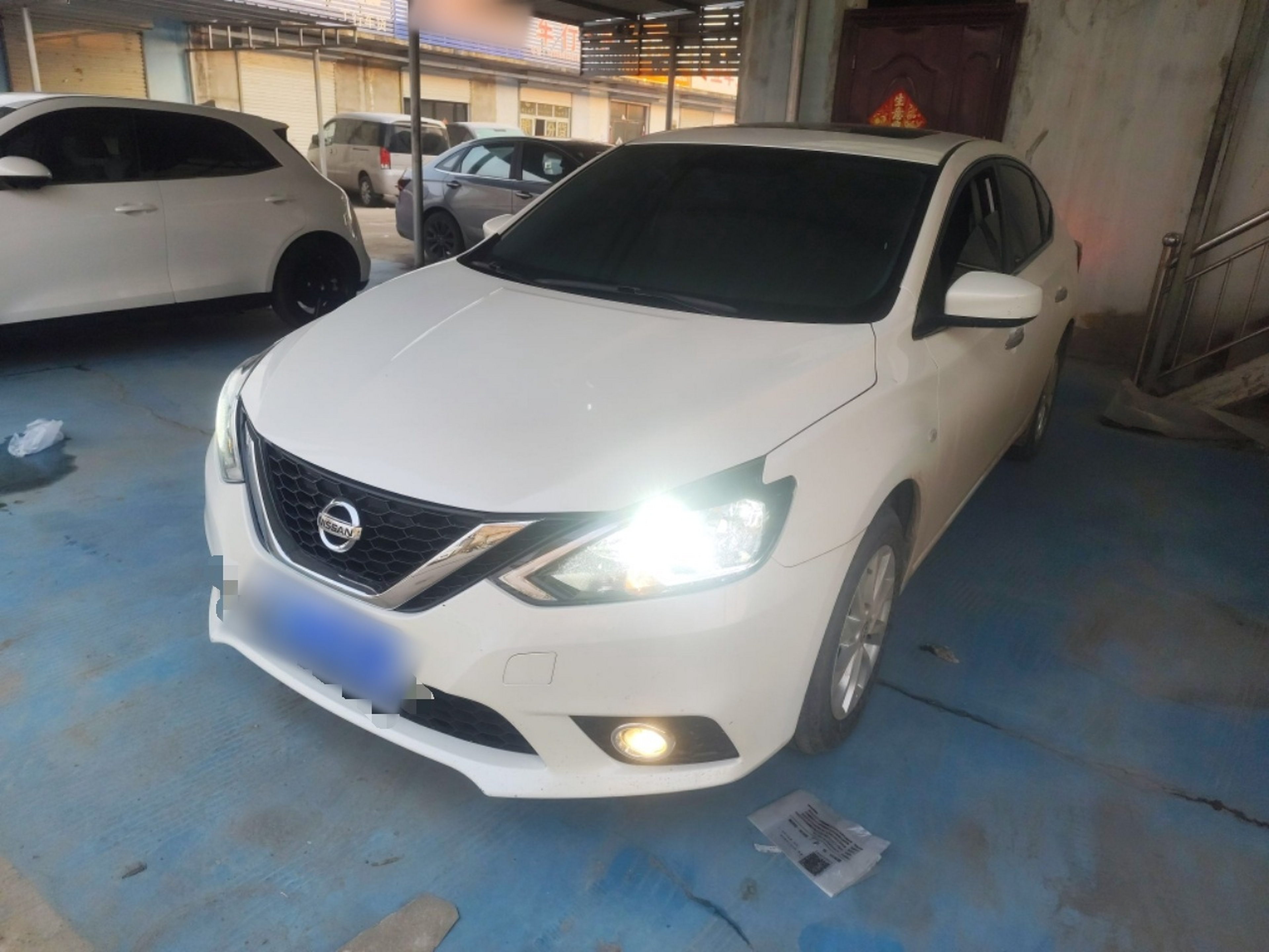 Под передней частью автомобиля