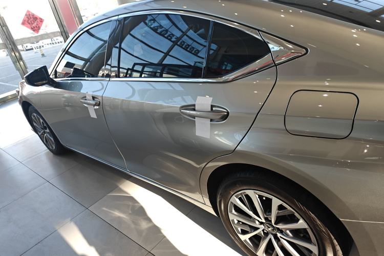 Used Lexus ES 2023 200 Excellence Edition
