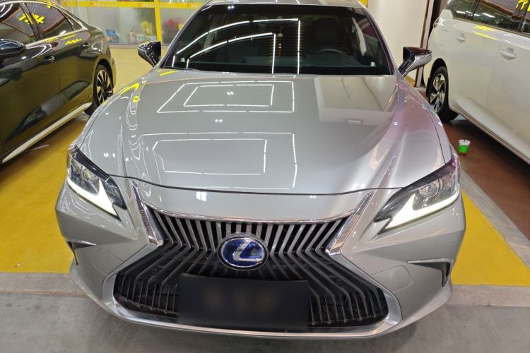 Used Lexus ES 2020 300h Premier Edition
