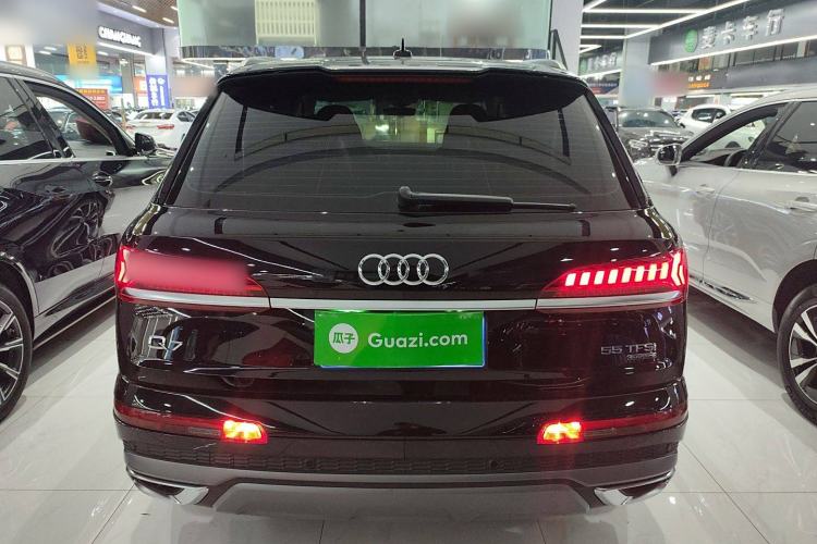 Used Audi Q7 2022 55 TFSI quattro S line Sport model
