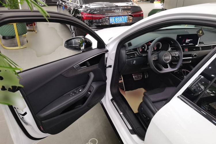 Used Audi A4L 2023 40 TFSI Luxury Dynamic Model
