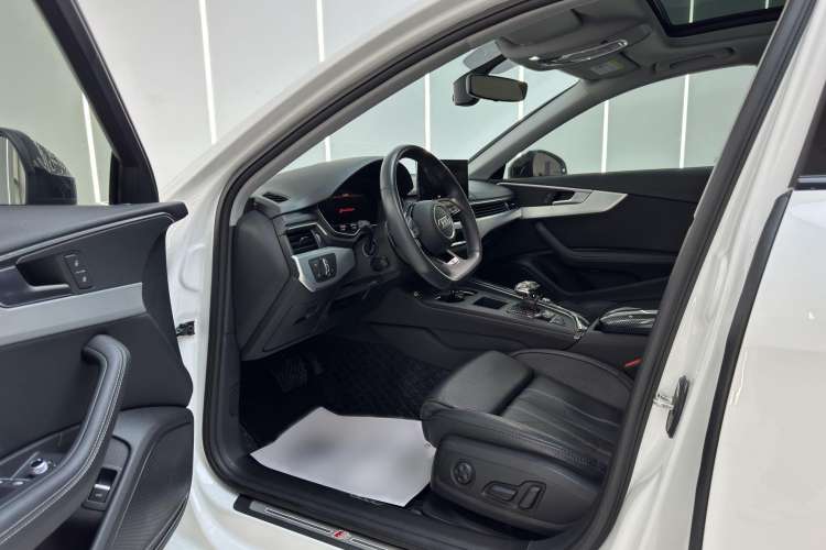 Used Audi A4L 2022 40 TFSI Luxury Dynamic Model
