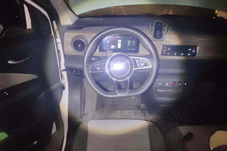 Used Ruichi EC75 2025 Model Passenger Vehicle Smart Driving Ultra-Charging Edition, Pioneer Type I, 52.16 kWh