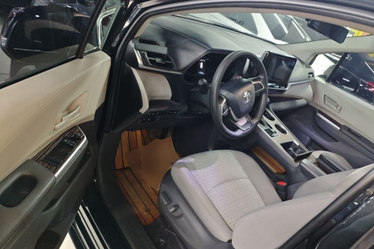 Used Toyota Sienna 2023 2.5L Hybrid Comfort Edition
