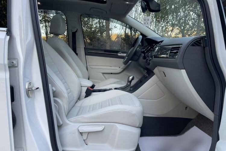 Used Volkswagen Touran 2018 Volkswagen Touran L 280TSI DSG Comfort Edition 7-seater
