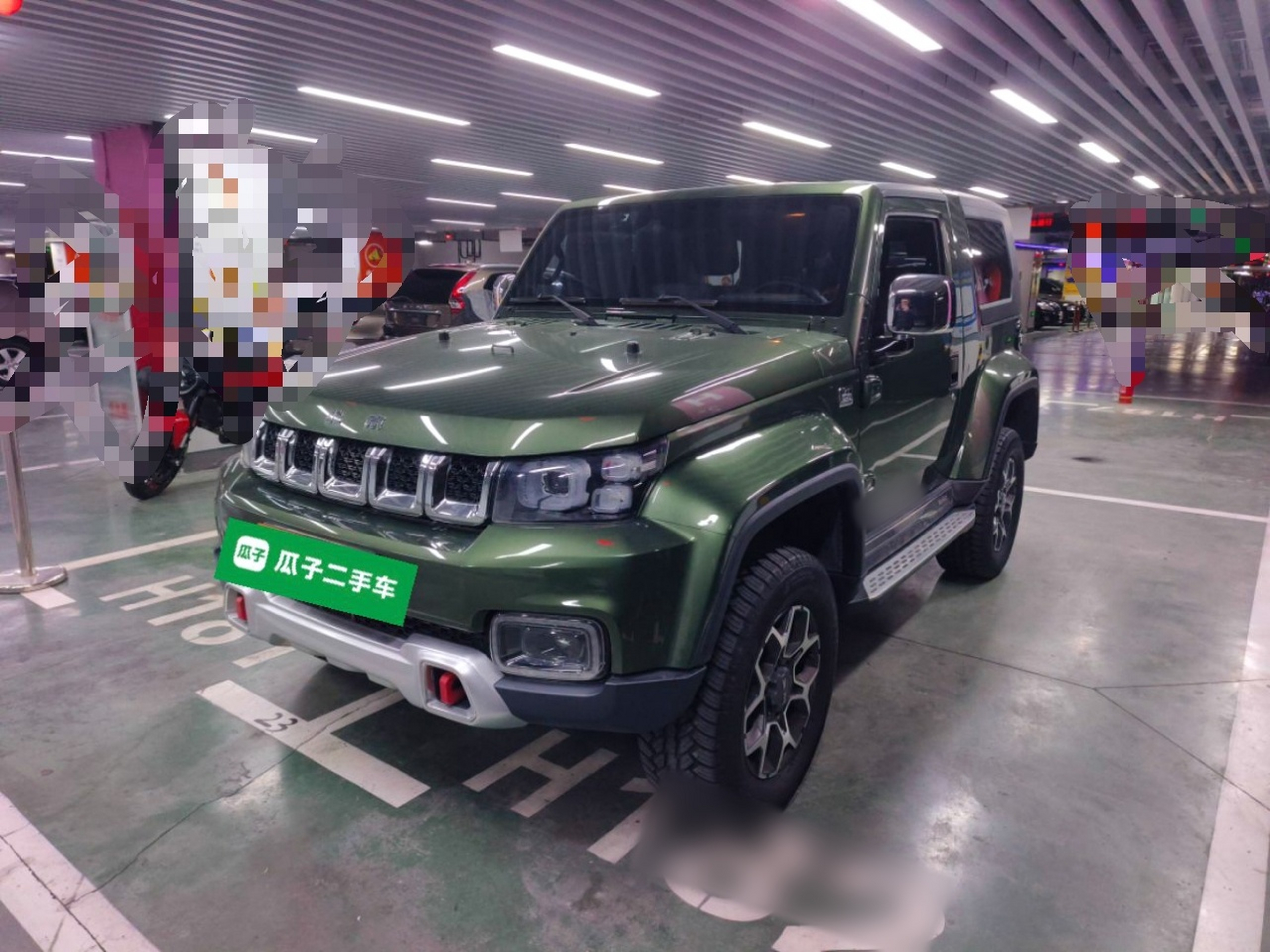 تحت مقدمة السيارة