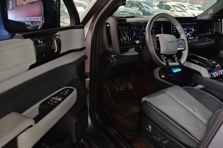 Used  Leopard 5 2023 Navigator Edition
