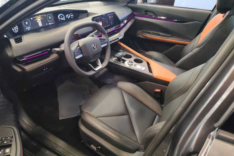 Used Changan UNI-V 2022 1.5T Prestige Version
