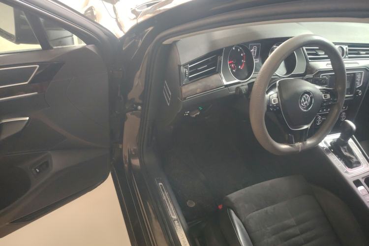 Used Volkswagen Magotan 2017 380TSI DSG Luxury Model
