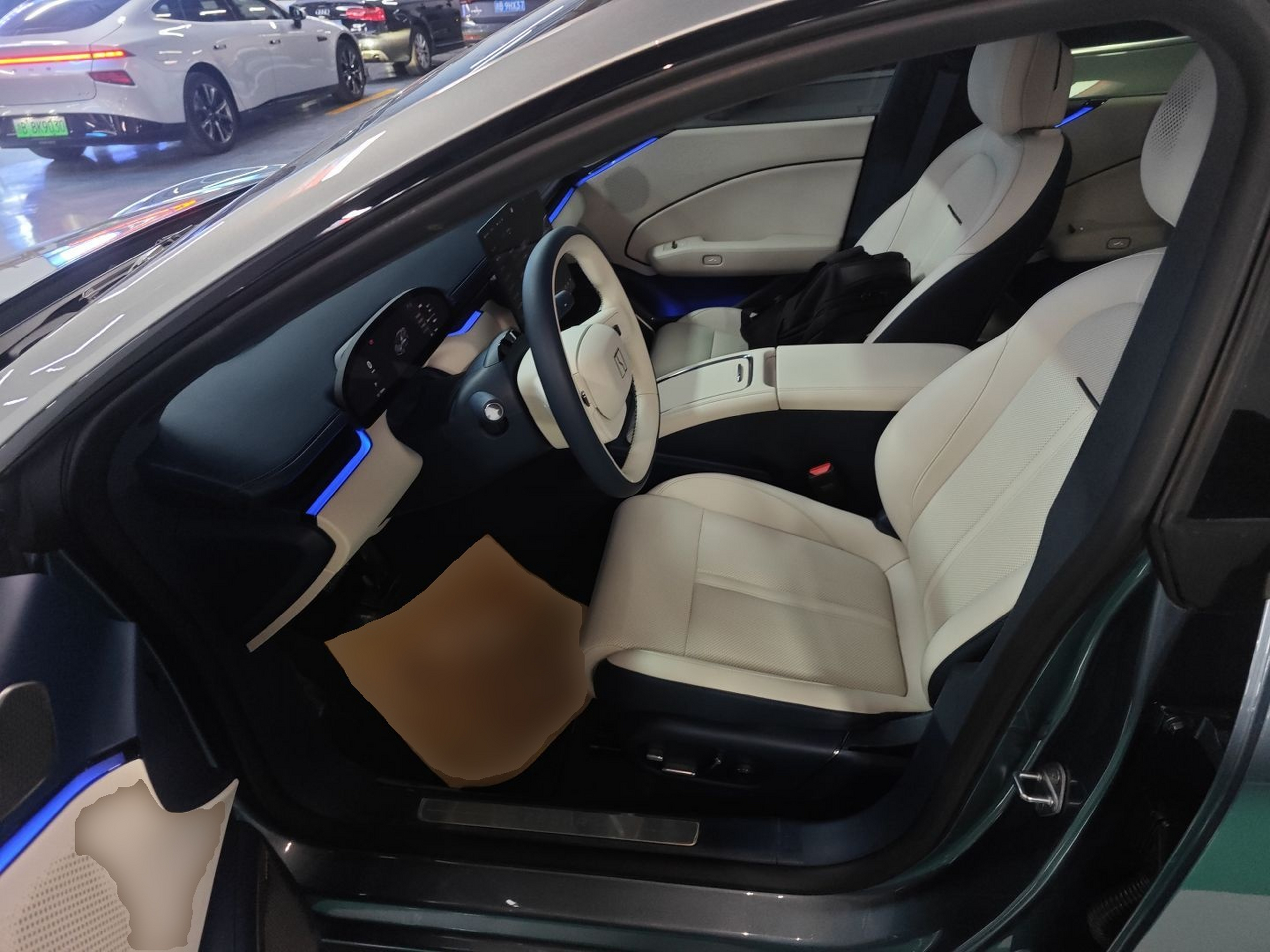 Переднее сиденье в автомобиле