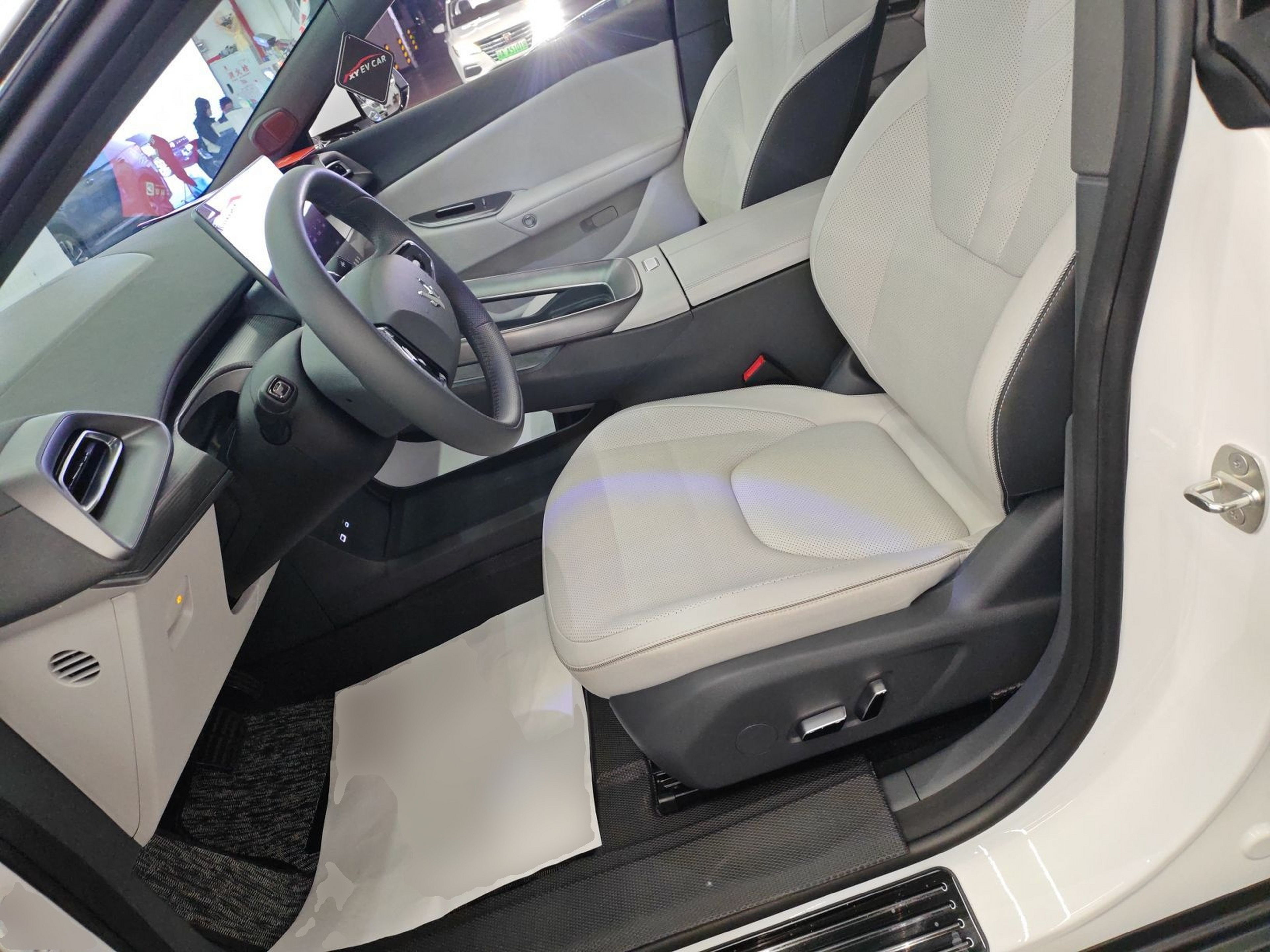 Переднее сиденье в автомобиле