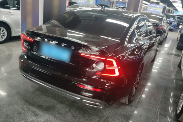 Used Volvo S60 2022 B4 Zhiyuan Luxury Edition
