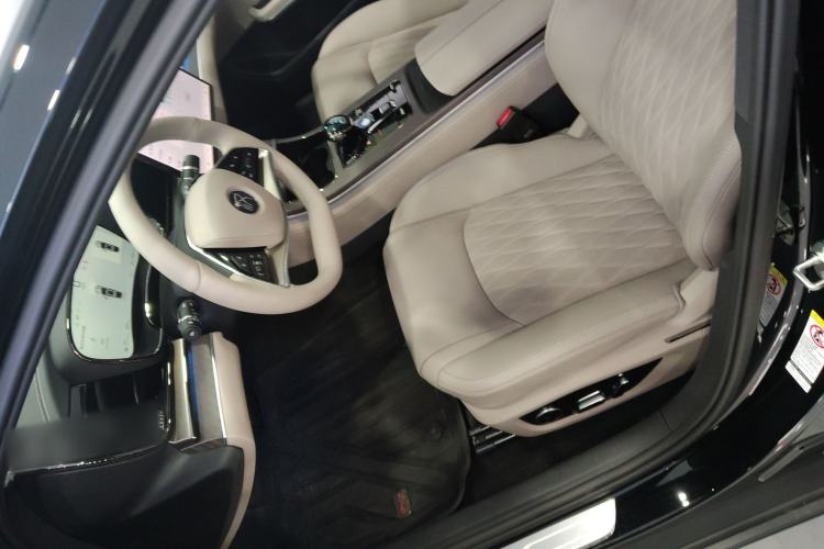 Used BYD Han 2025 EV with 701 km of Laser Radar-Enabled Intelligent Driving
