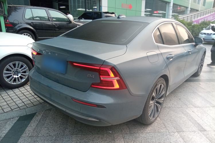 Used Volvo S60 2023 B4 Zhiyuan Luxury Edition
