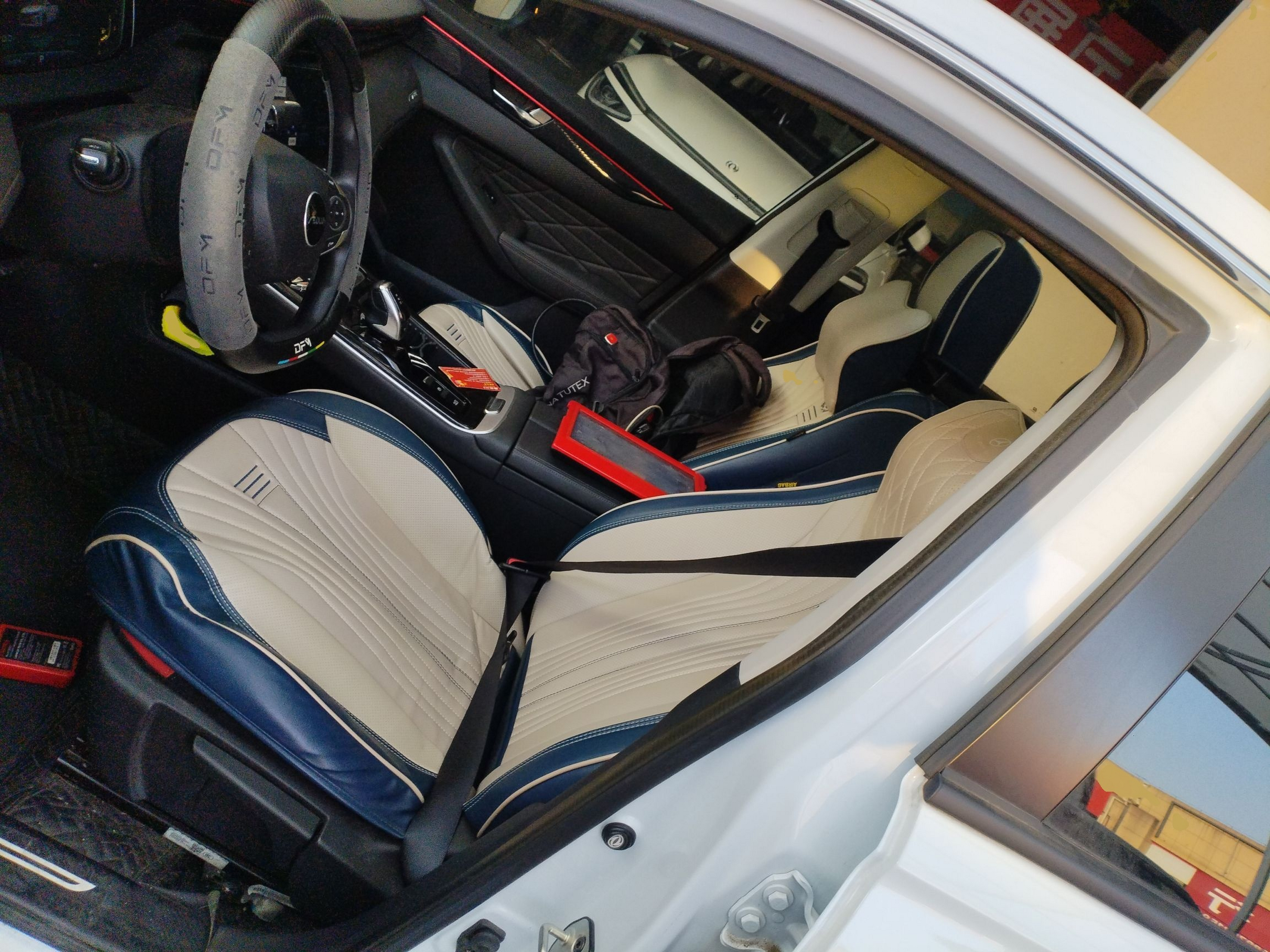 Переднее сиденье в автомобиле