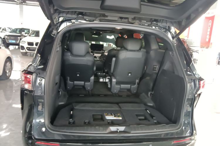 Used Toyota Granvia 2023 2.5L Hybrid Flagship VIP Edition
