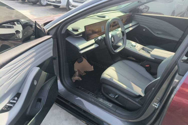 Used  E8 2024 550 km Range Rear-Drive Dragon Edition