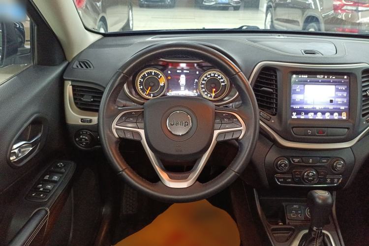 Used  Cherokee 2016 2.0L Superior Edition
