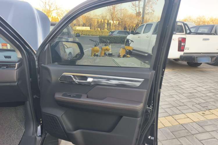 Used  Hantoo 2021 2.0T Commercial Version Manual Diesel Two-Wheel Drive Elite Large Double Cabin HFC4DB2-2E
