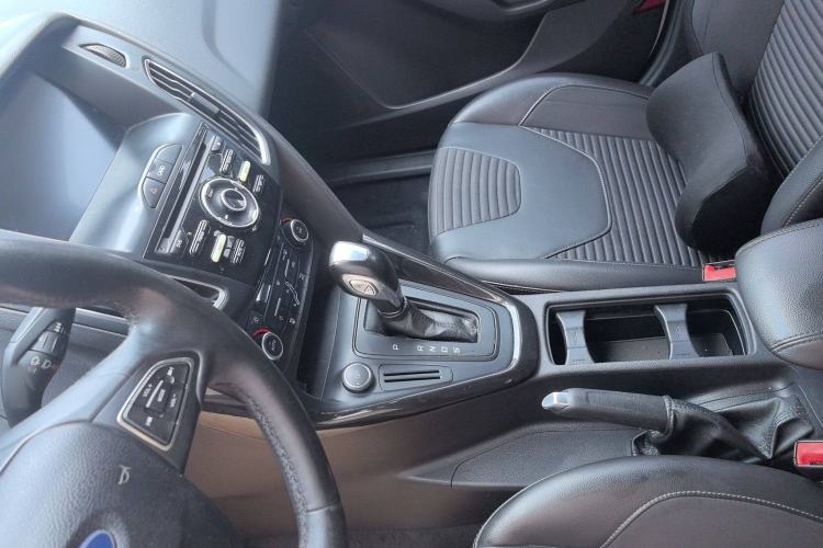 Used Ford Focus 2017 Hatchback 1.6L Automatic Fashion Edition Smart Drive Version
