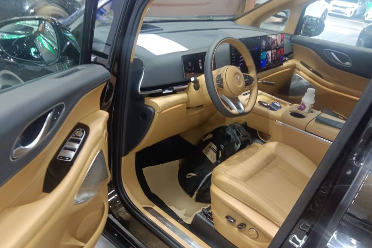 Used VOYAH Dream 2025 PHEV Four-Wheel-Drive Flagship Kunpeng Edition
