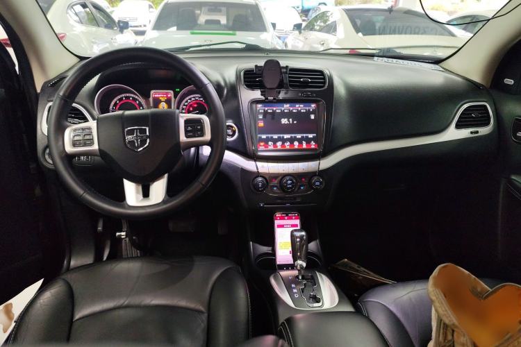 Used Dodge Journey 2013 2.4L Two-Wheel Drive Luxury Version
