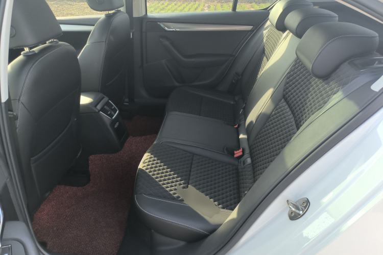 Used Skoda Octavia 2019 1.5L Automatic Smart Drive Luxury Edition China VI Standard
