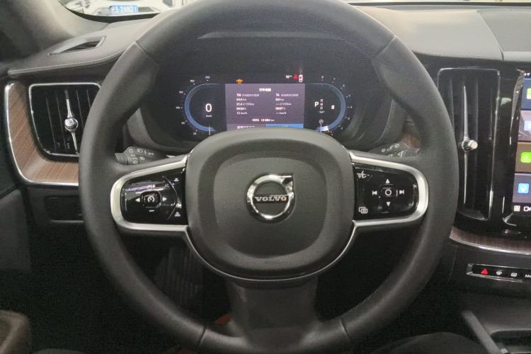 Used Volvo XC60 2024 B5 4x4 Smart Luxury Edition